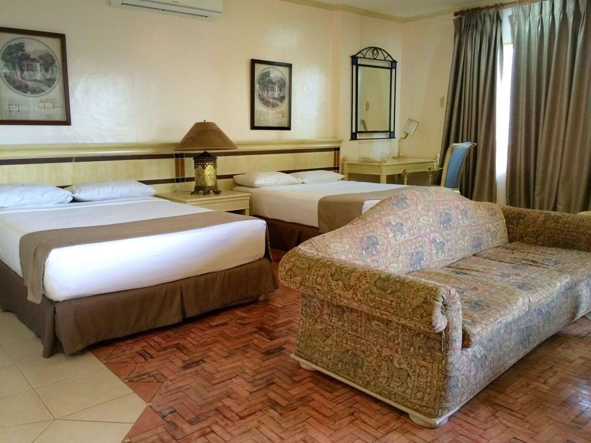 Club Morocco Resort And Country Club Subic Kültér fotó