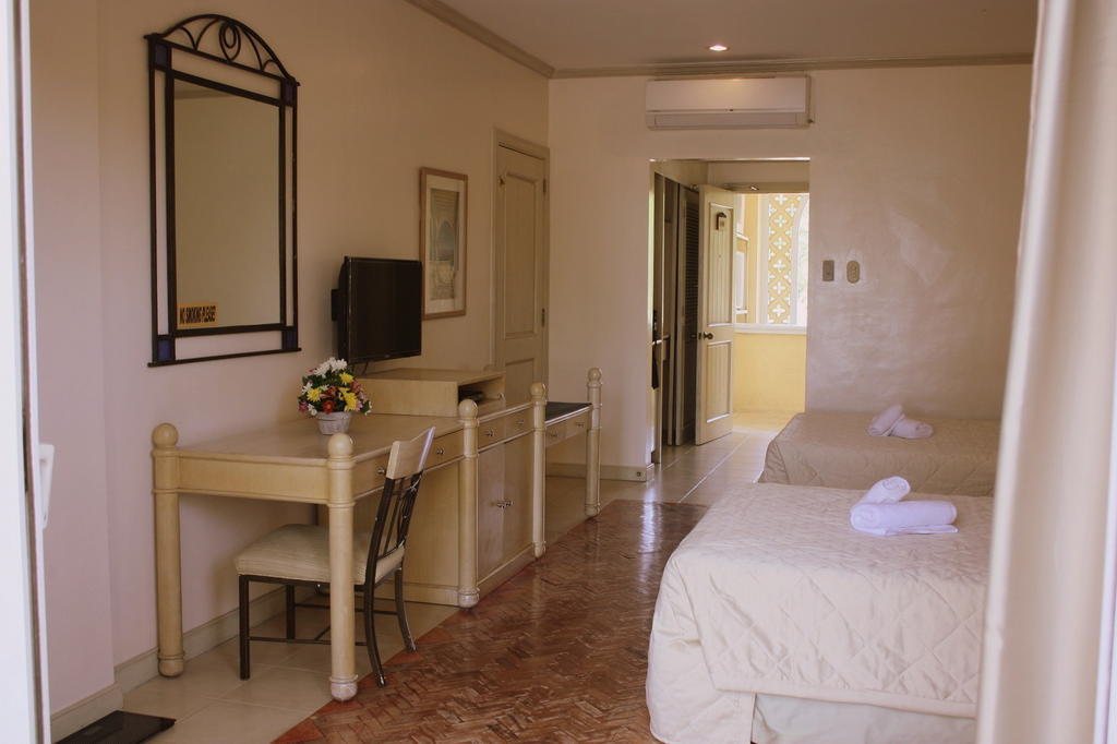 Club Morocco Resort And Country Club Subic Szoba fotó