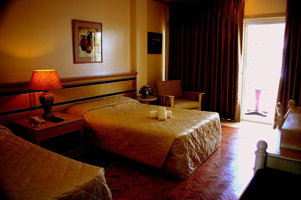 Club Morocco Resort And Country Club Subic Szoba fotó