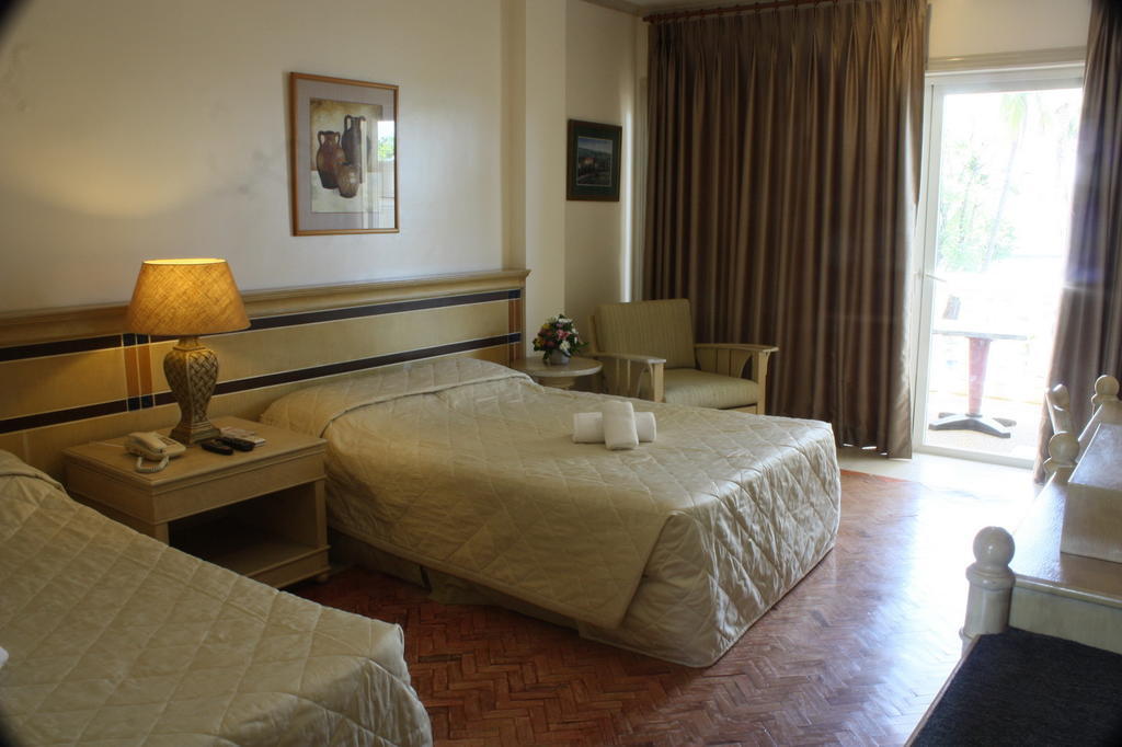Club Morocco Resort And Country Club Subic Szoba fotó