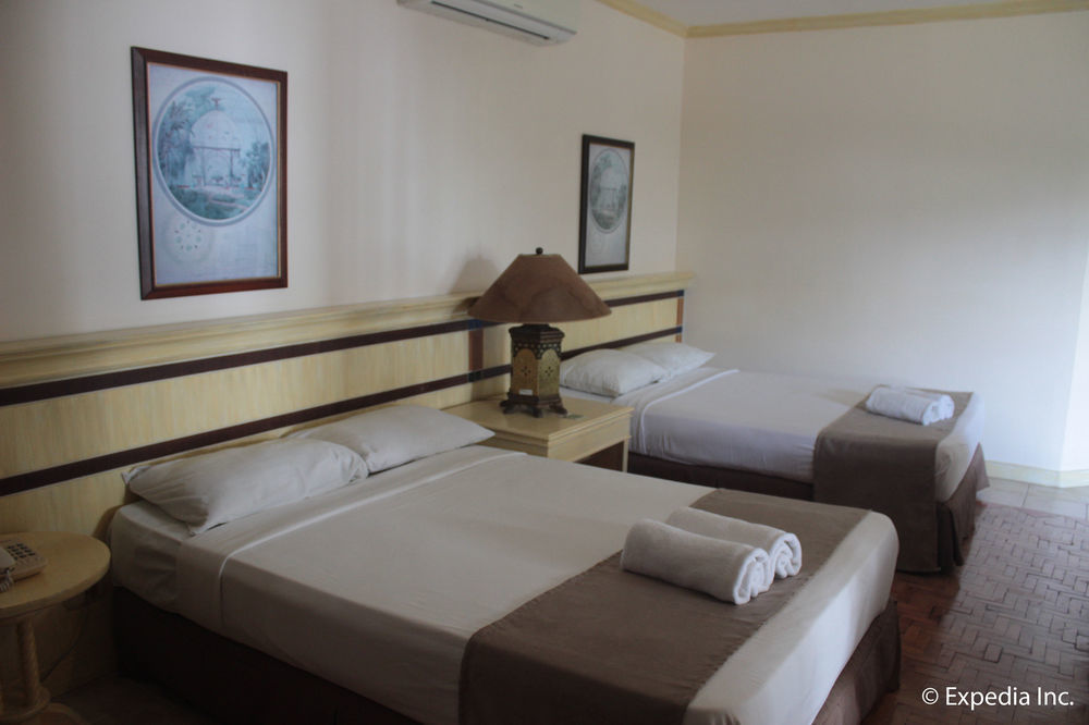 Club Morocco Resort And Country Club Subic Kültér fotó