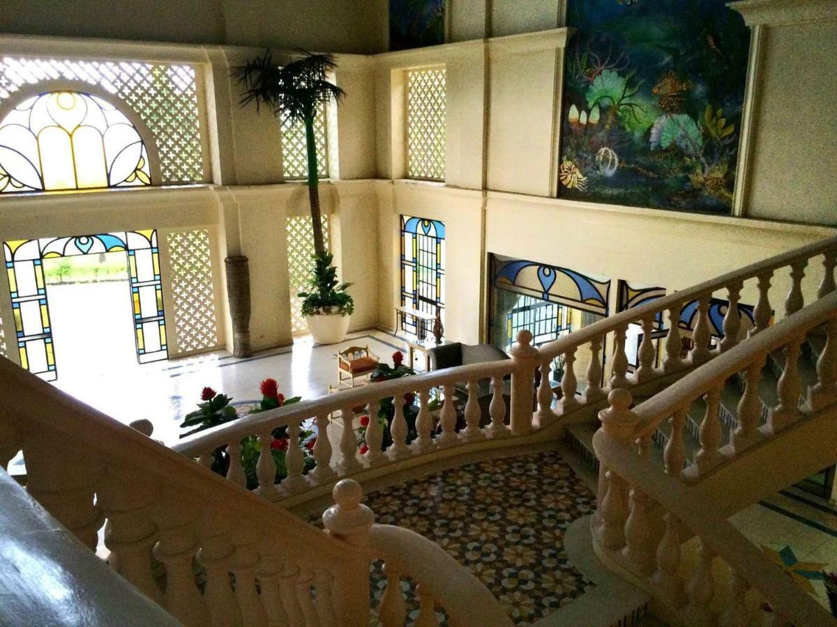 Club Morocco Resort And Country Club Subic Kültér fotó